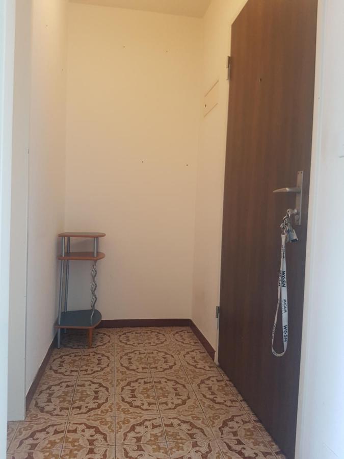 Apartment Lovely 1-bedroom Unit With Bath Tub. *