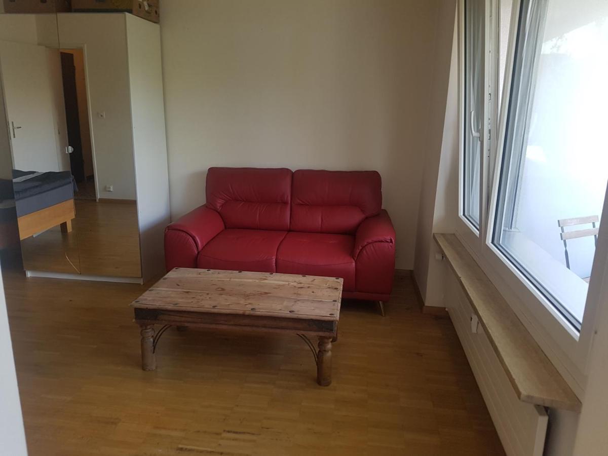 Lovely 1-bedroom Unit With Bath Tub. Apartment *